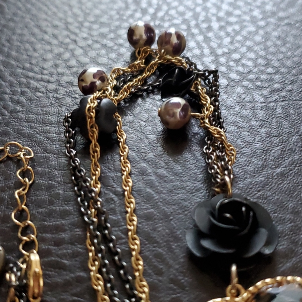 Betsey Johnson necklace - Picture 4 of 9